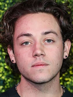 Ethan Cutkosky thumbnail