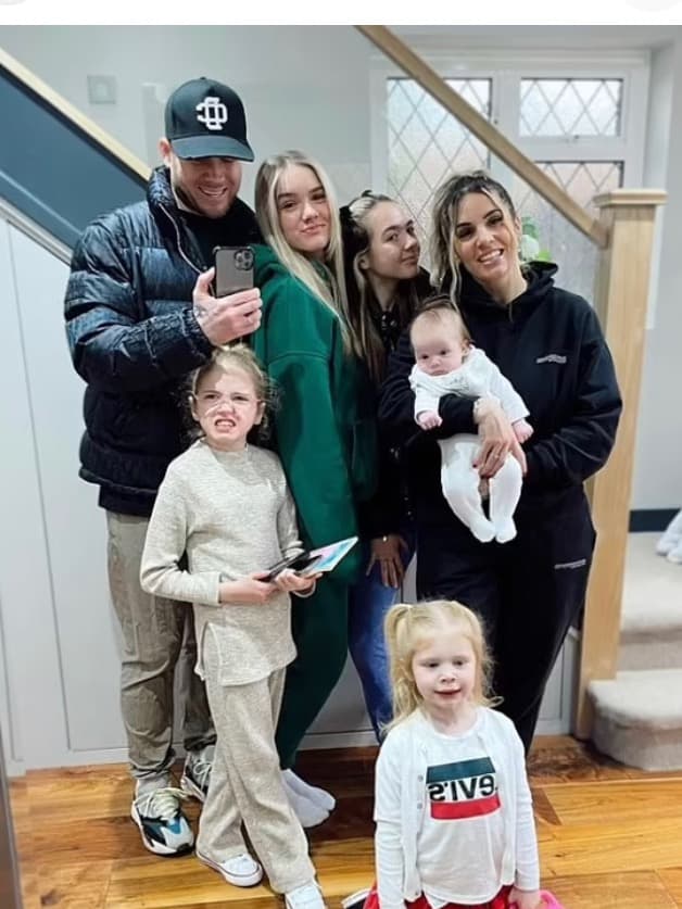 Dad v girls  thumbnail