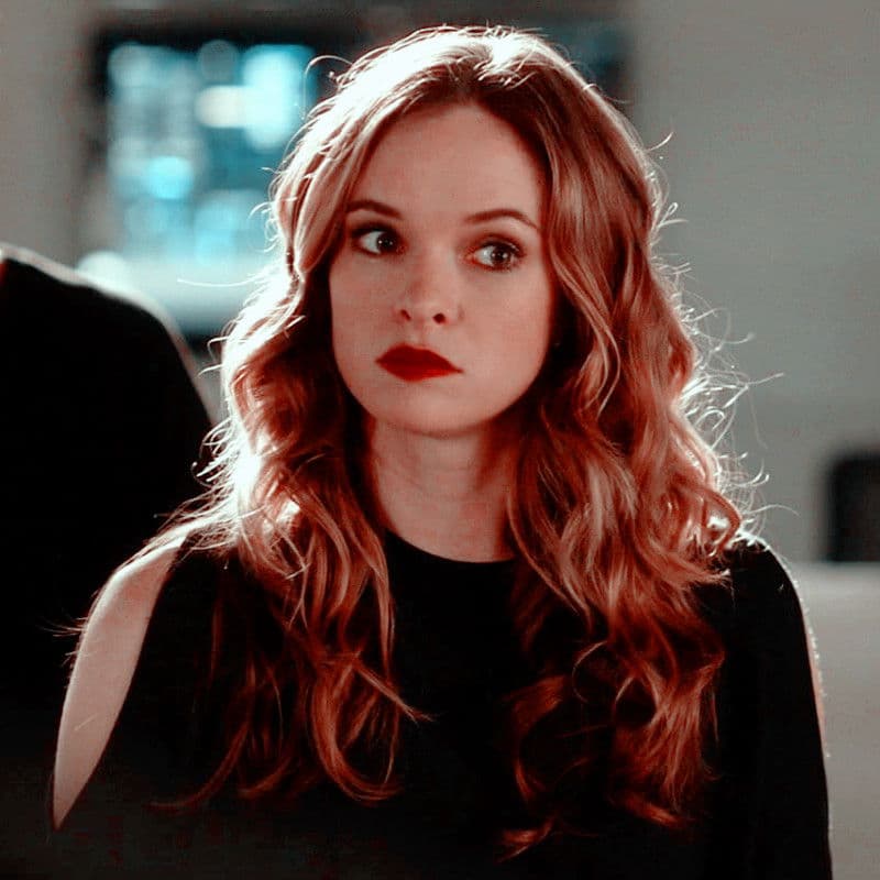 Caitlin Snow thumbnail