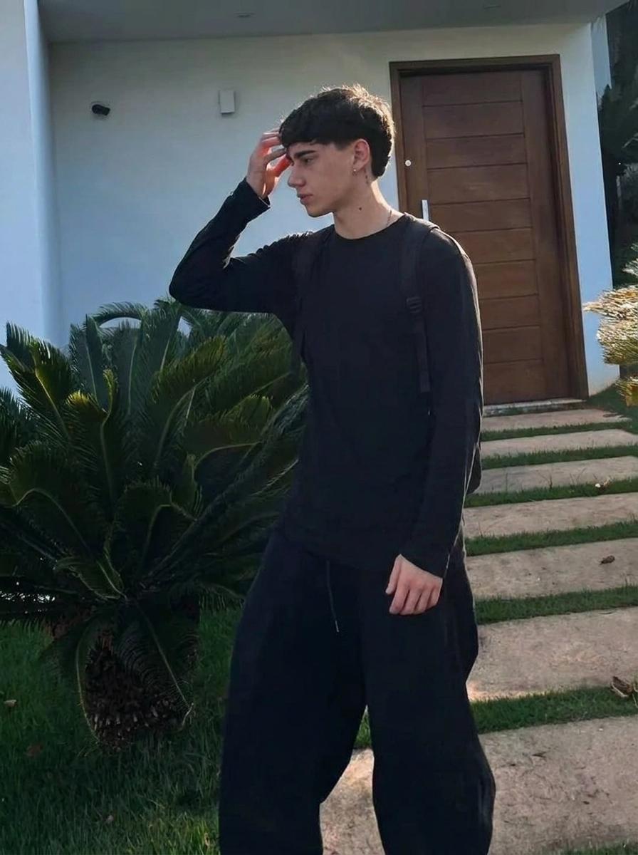 Max thumbnail