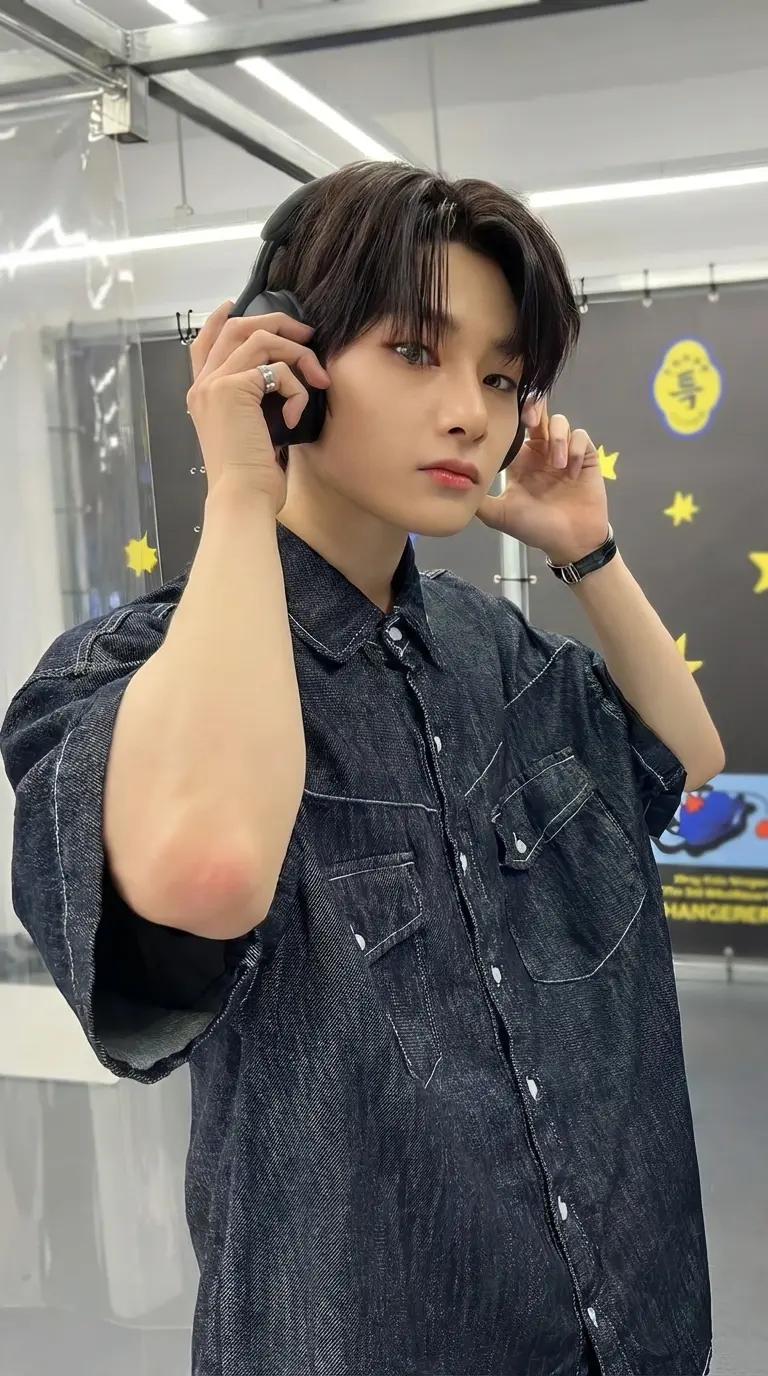 Jeongin thumbnail