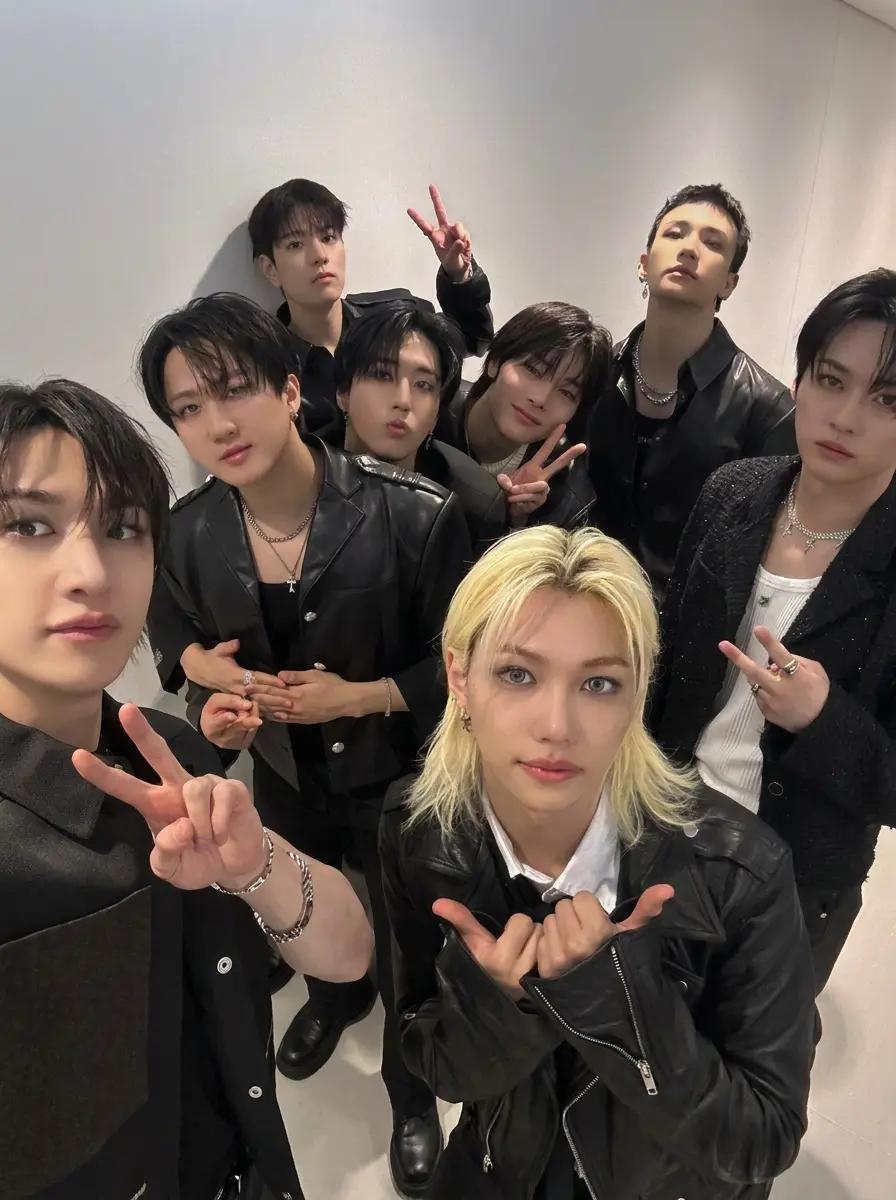 stray kids thumbnail