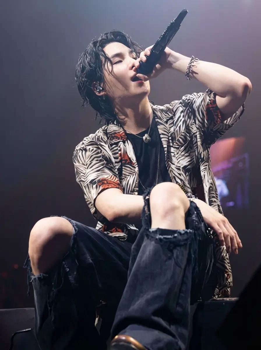 Min Yoongi (Suga) thumbnail