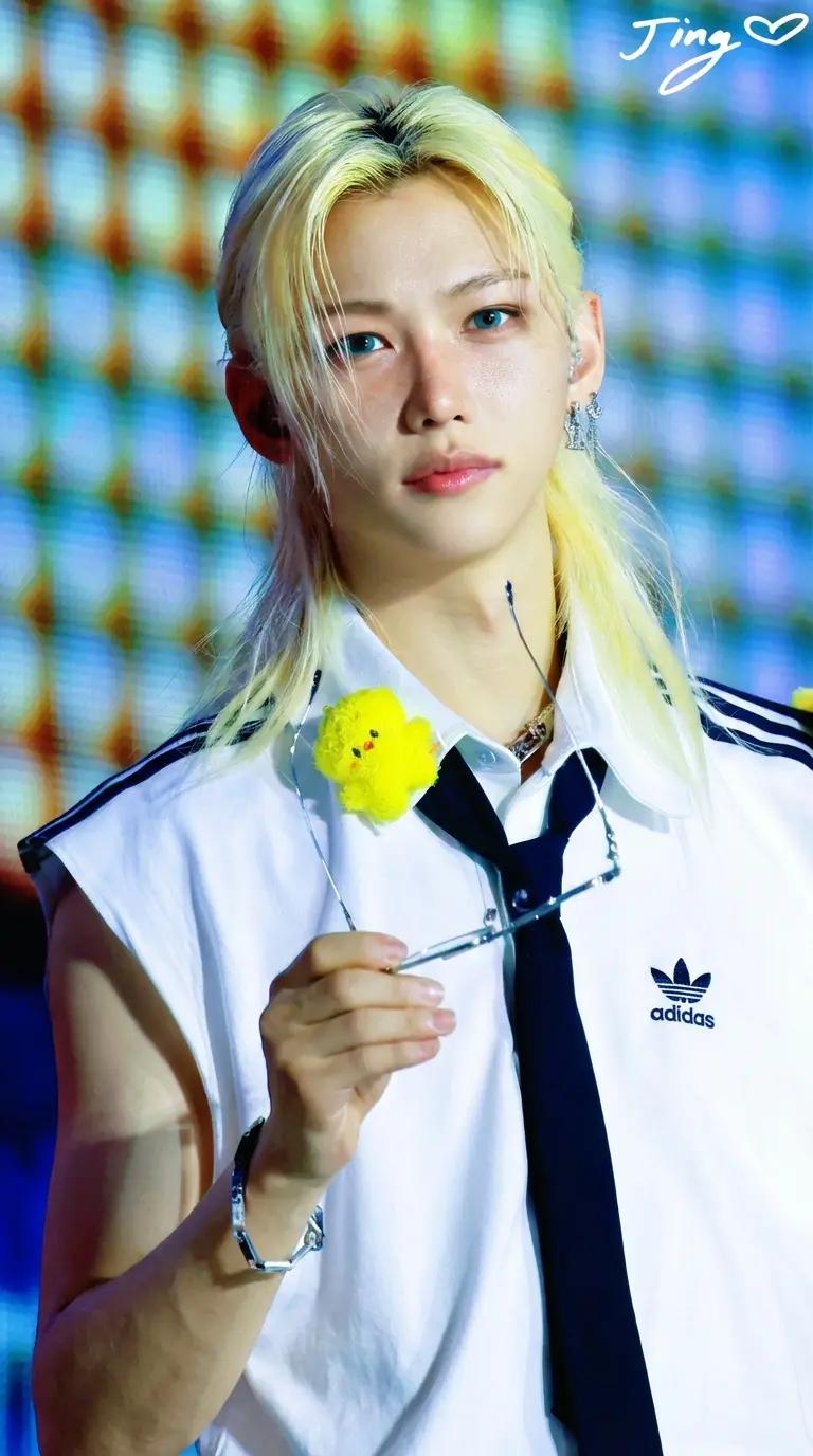 FELIX STRAY KIDS thumbnail