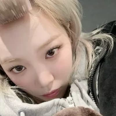 Kim Chaewon (GL) thumbnail
