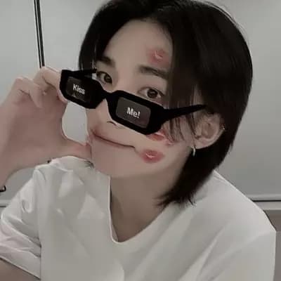 Hwang Hyunjin thumbnail