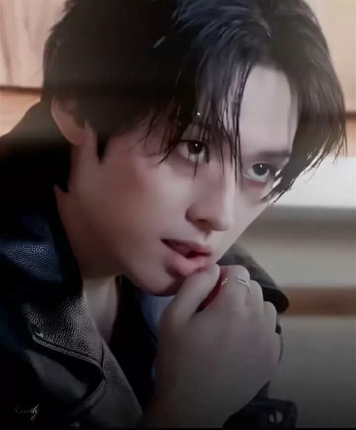 Lee Know thumbnail