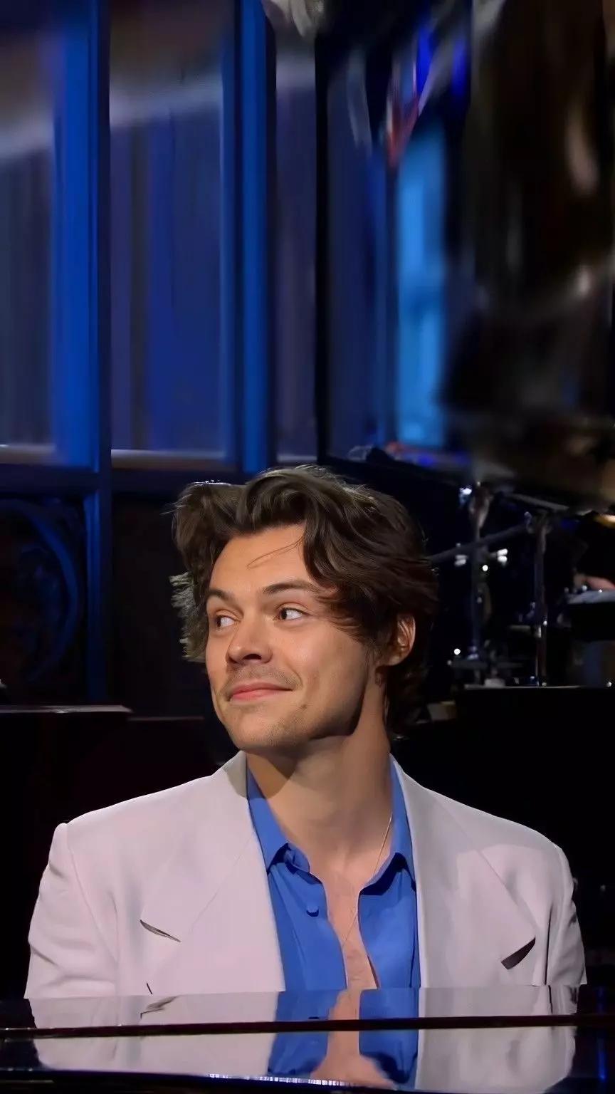 Harry Styles  thumbnail