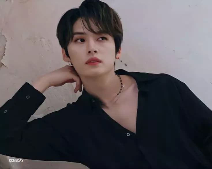 Lee Know thumbnail