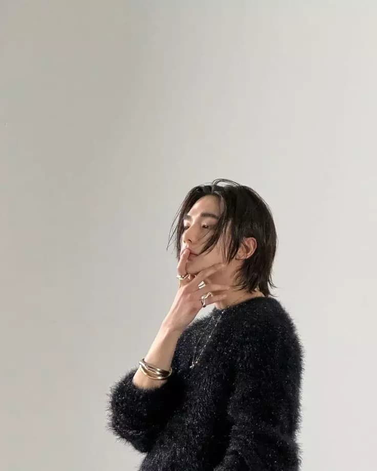 Hwang Hyunjin thumbnail
