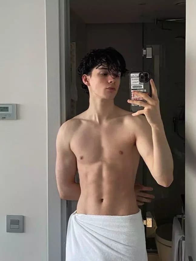 Leo thumbnail