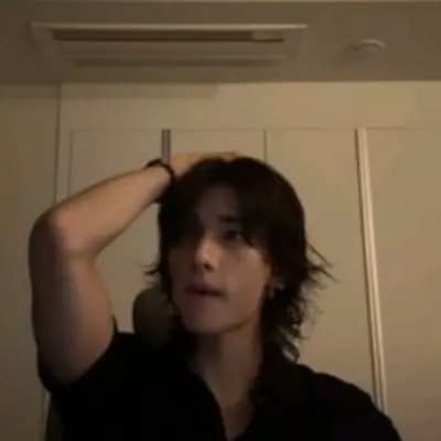 Hwang Hyunjin thumbnail