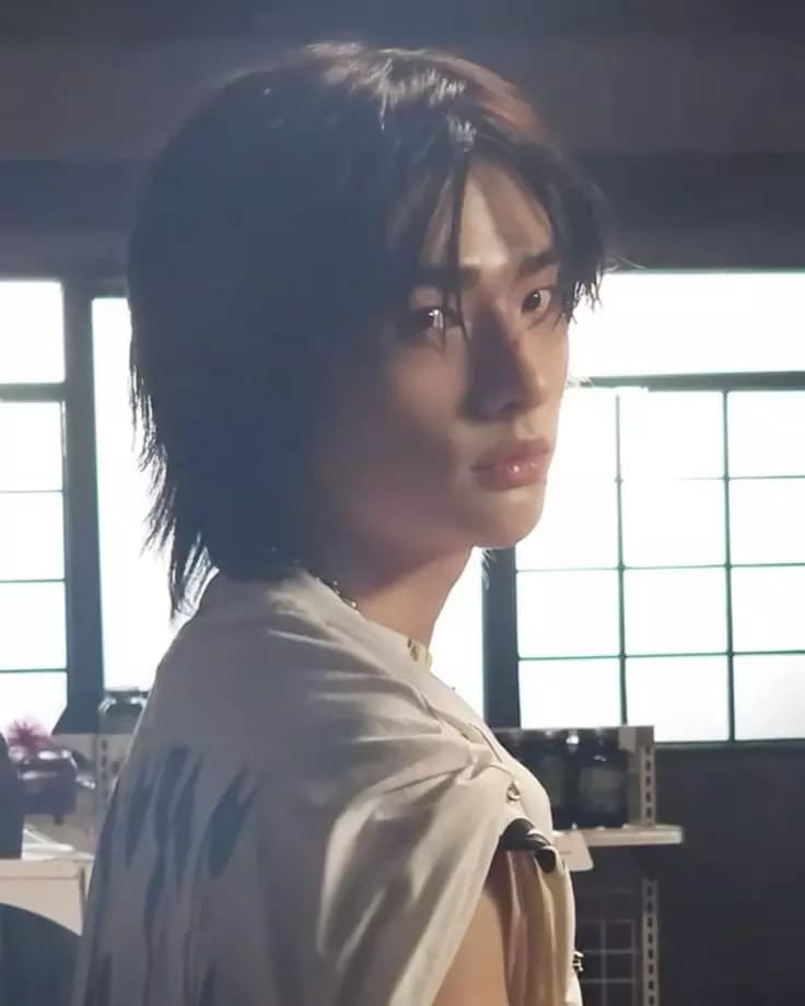 Hwang Hyunjin thumbnail