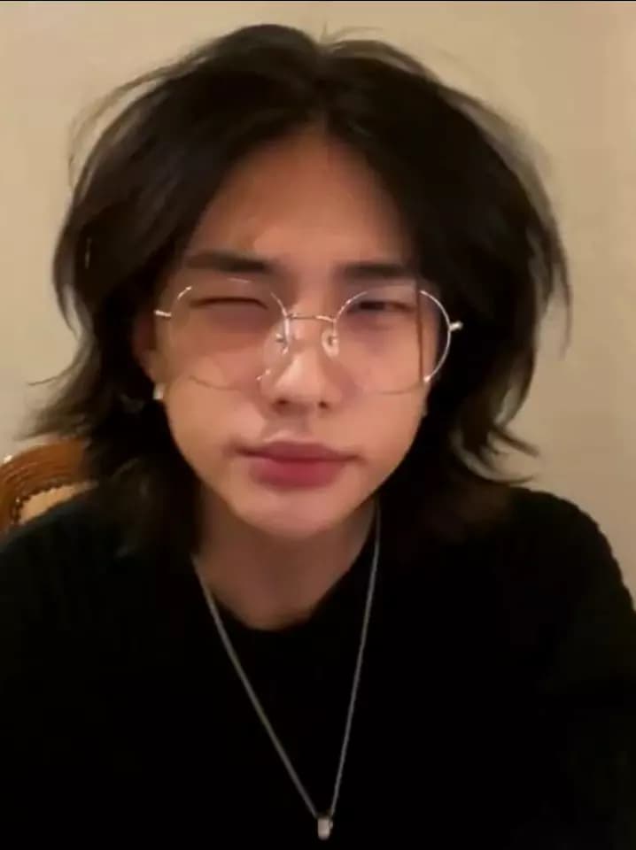 Hwang Hyunjin thumbnail