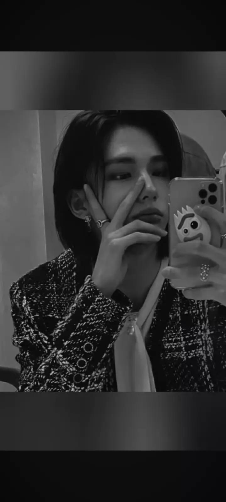 hwang hyunjin  thumbnail