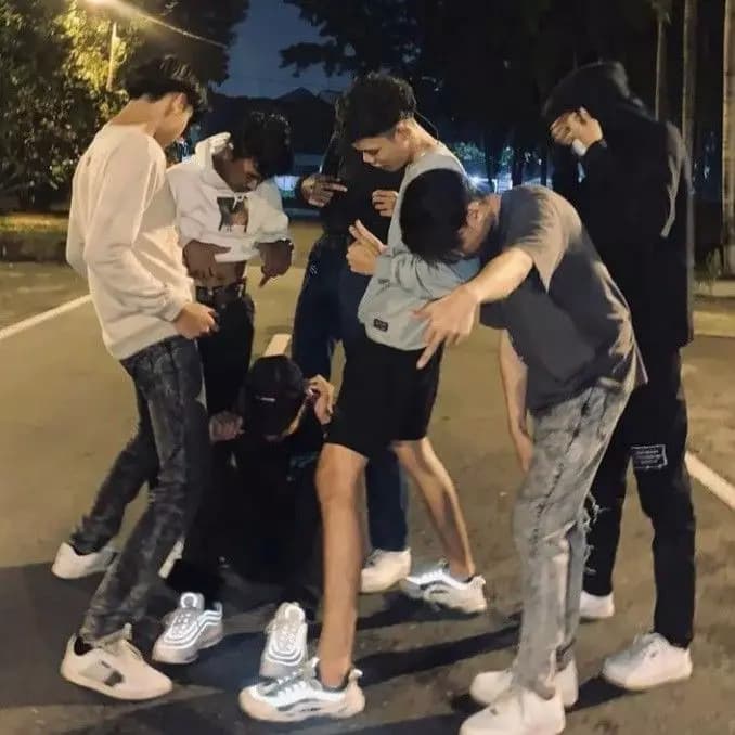 Group of boys thumbnail