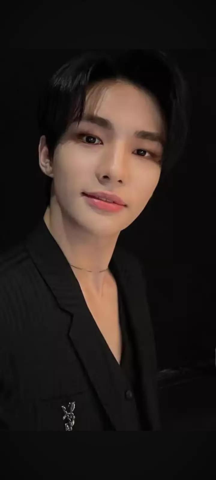 hyunjin  thumbnail