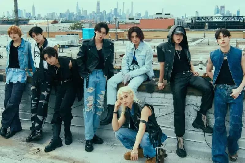 Stray kids thumbnail