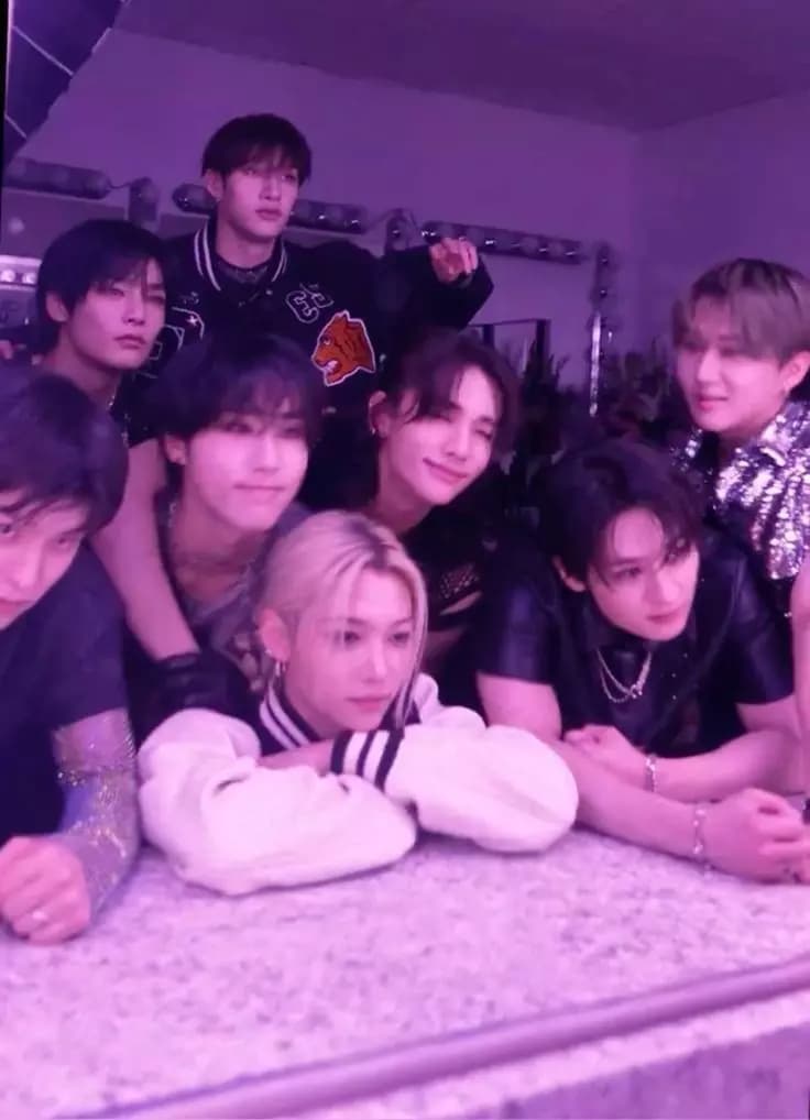 STRAY KIDS thumbnail