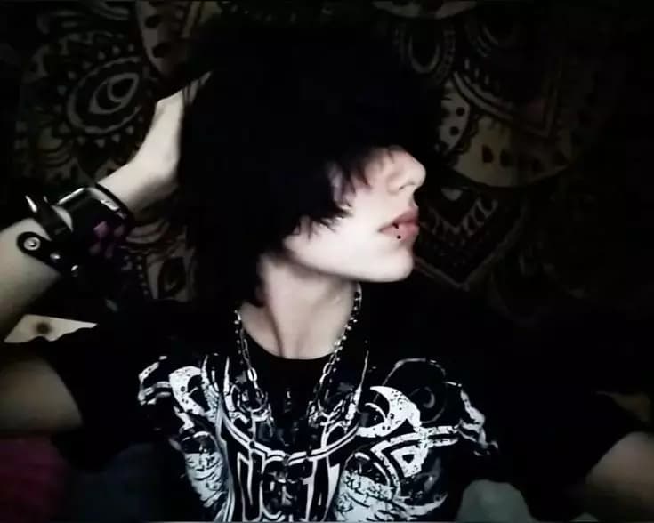 James - Emo🖤 thumbnail