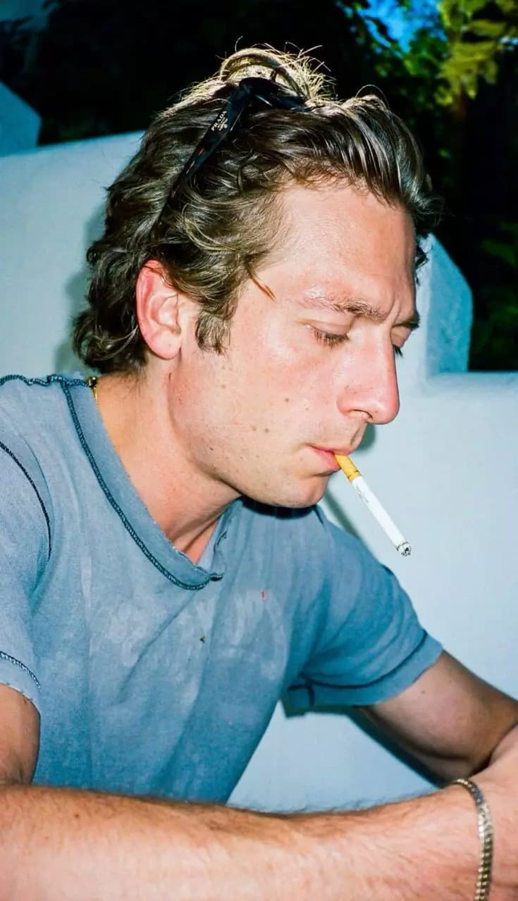 Jeremy Allen White  thumbnail
