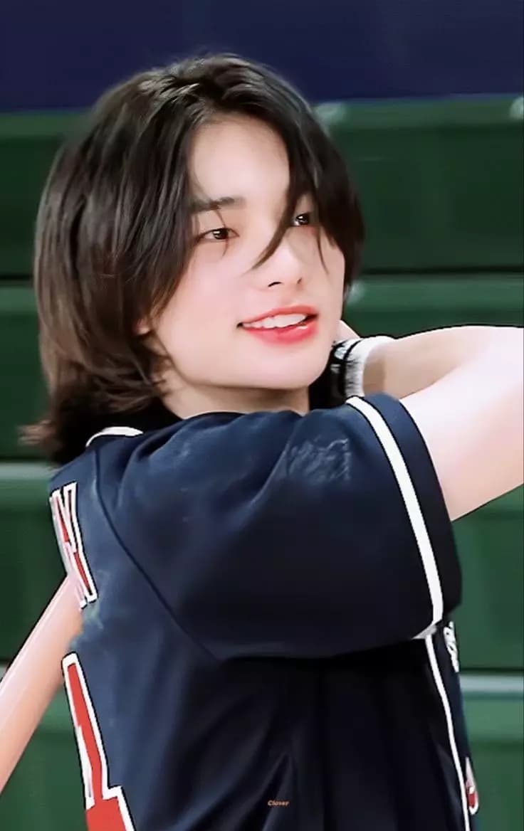 Hwang Hyunjin thumbnail