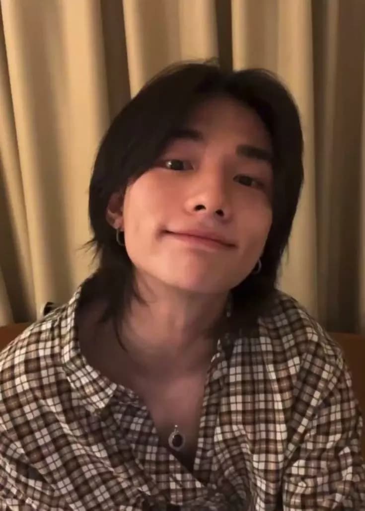 Hwang Hyunjin thumbnail
