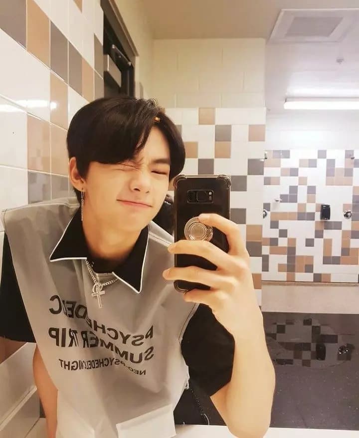 Hyunjin thumbnail