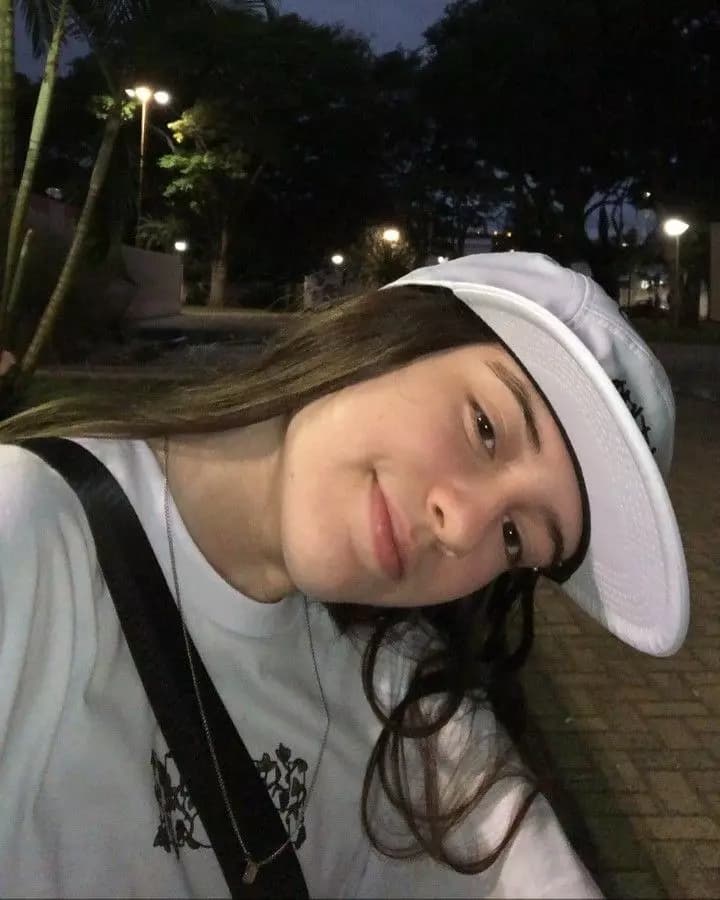 Lary, daughter of her rich stepfather thumbnail