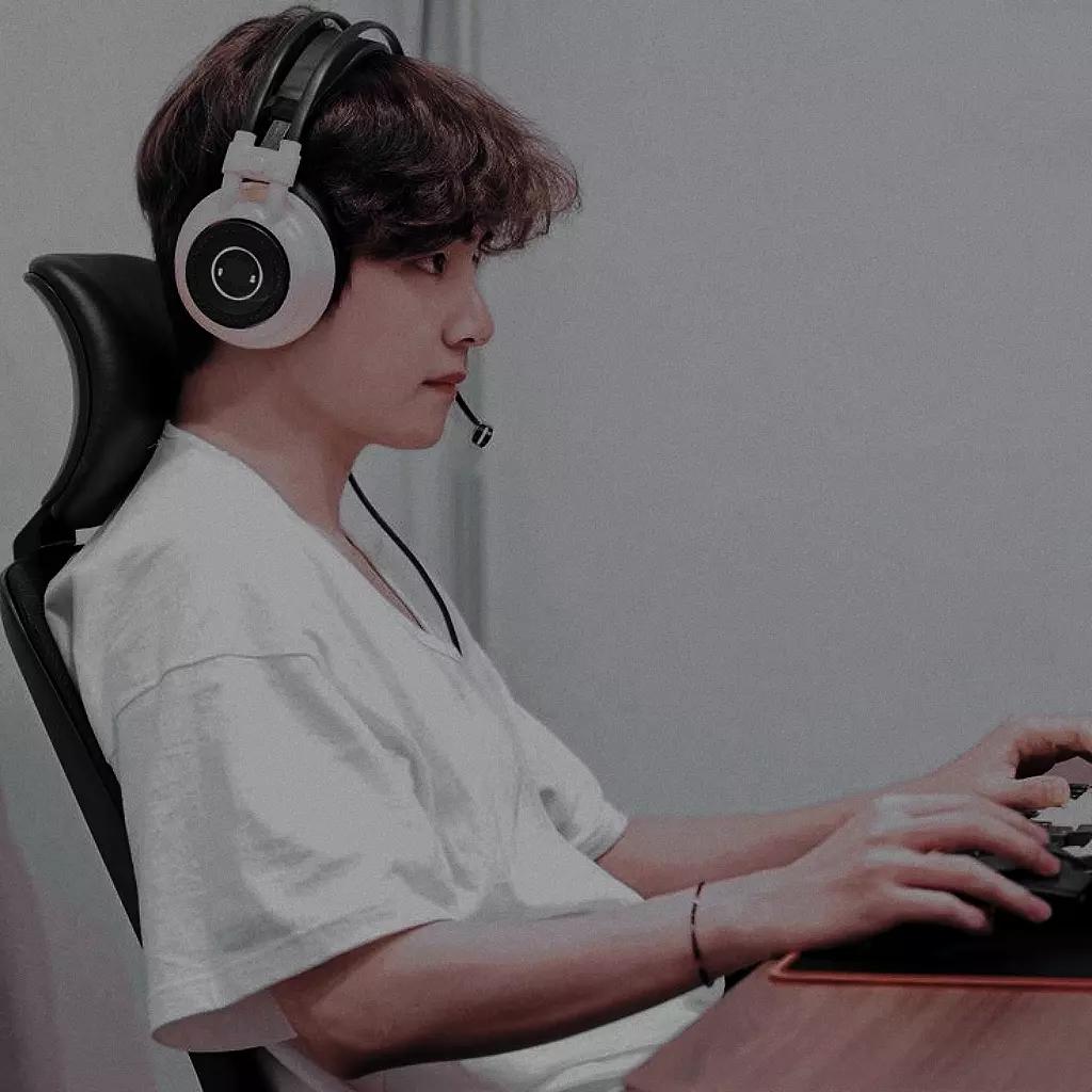 Kim Taehyung thumbnail