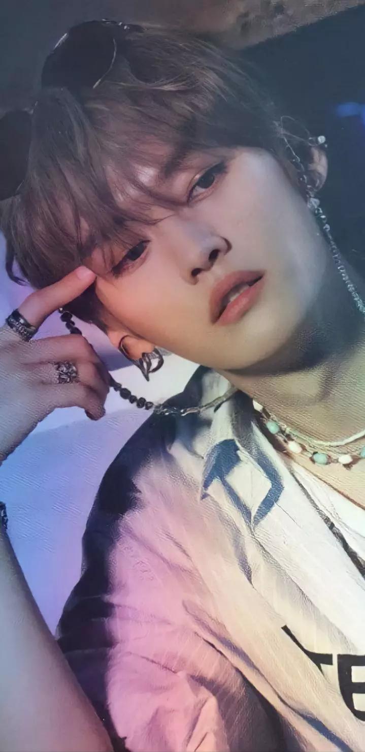 Lee Know thumbnail