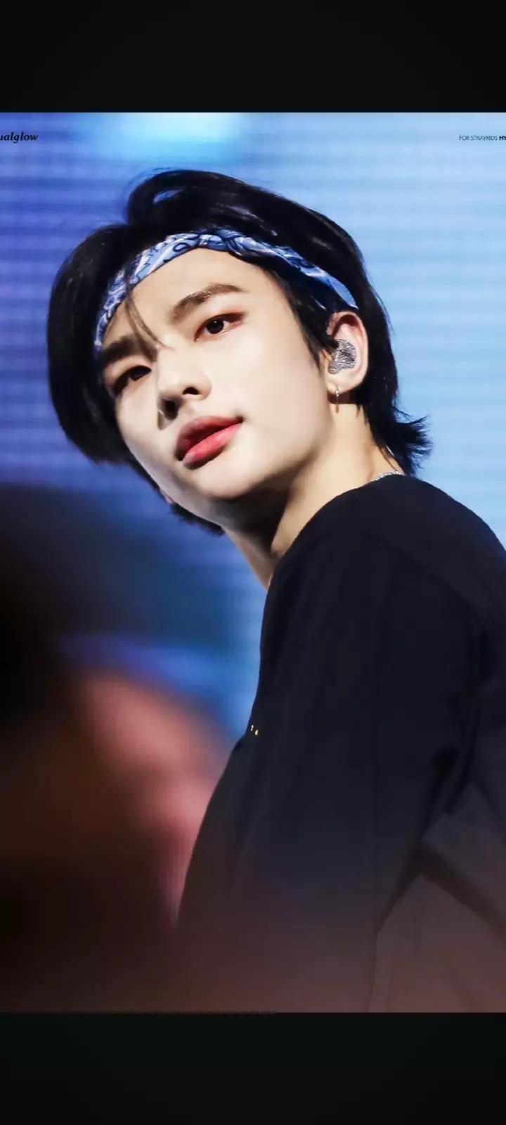 hwang hyunjin  thumbnail