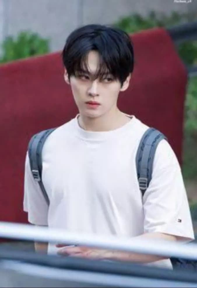 Lee know  thumbnail