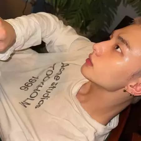 Hwang Hyunjin thumbnail