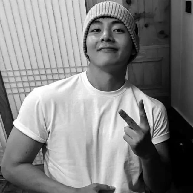 Kim Taehyung thumbnail
