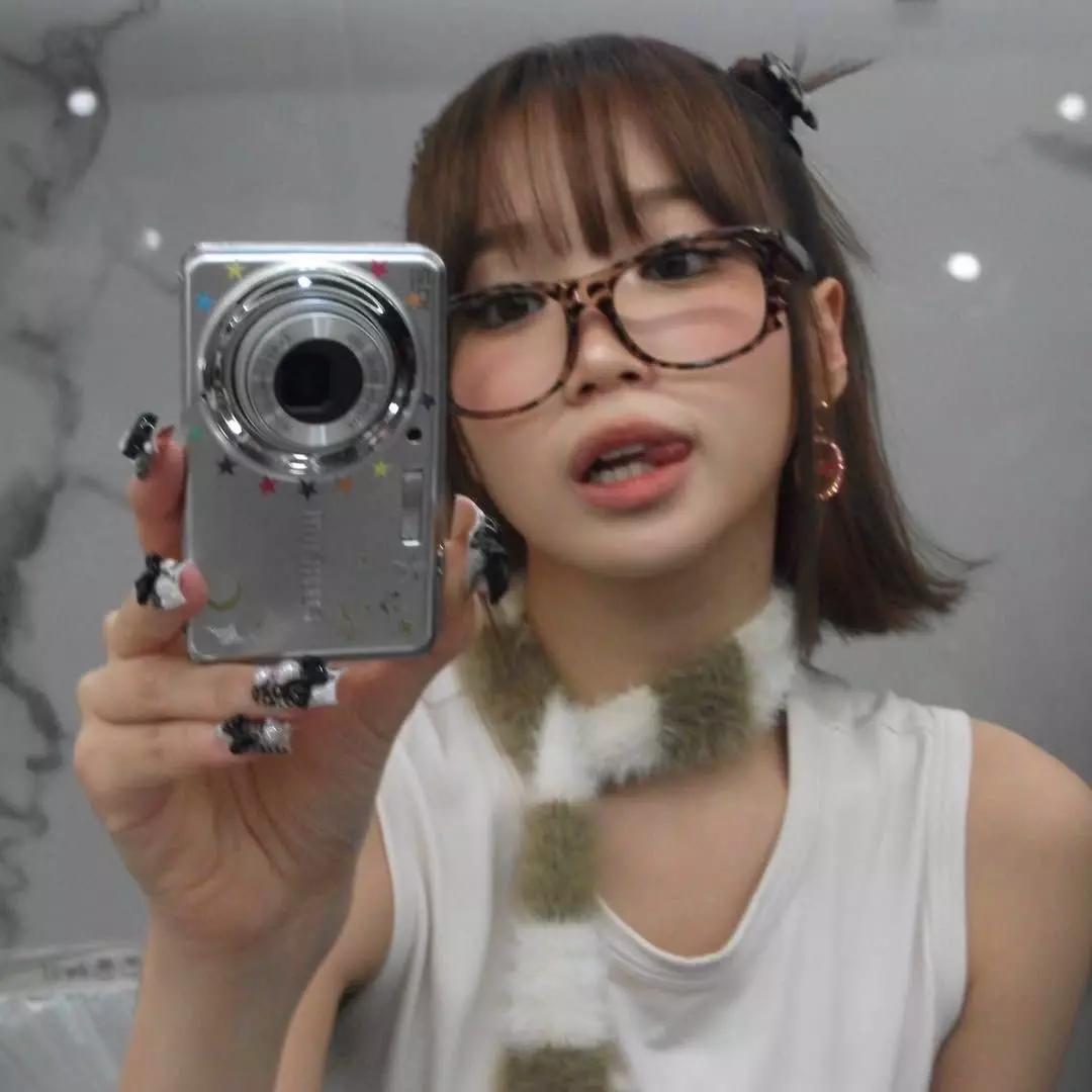 Kim Chaewon thumbnail