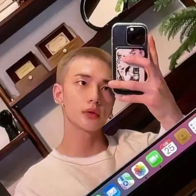Hwang Hyunjin thumbnail