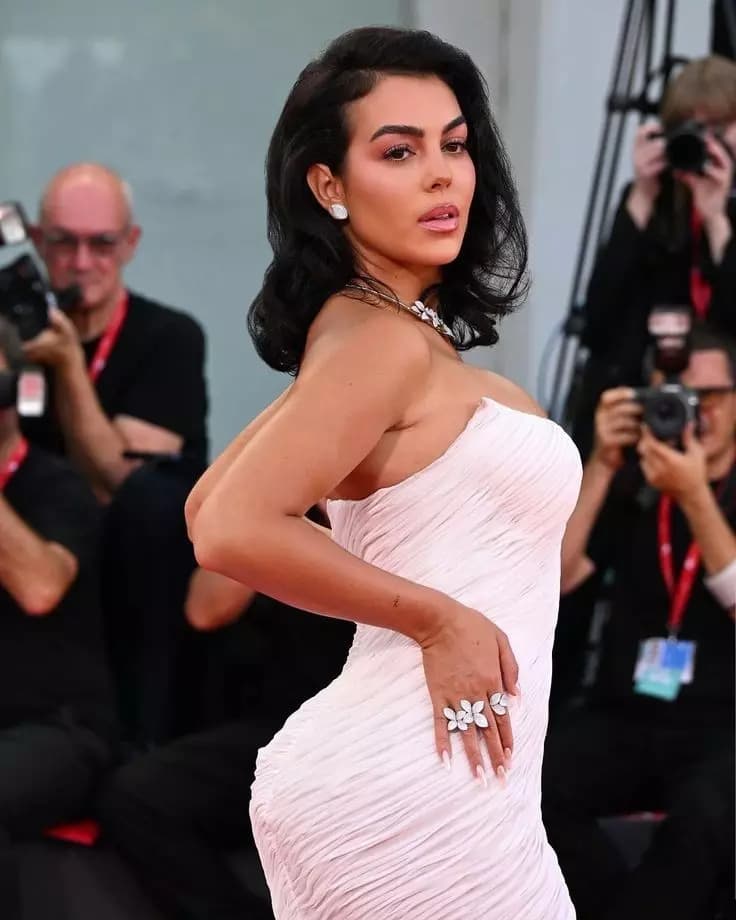 Georgina Rodriguez thumbnail