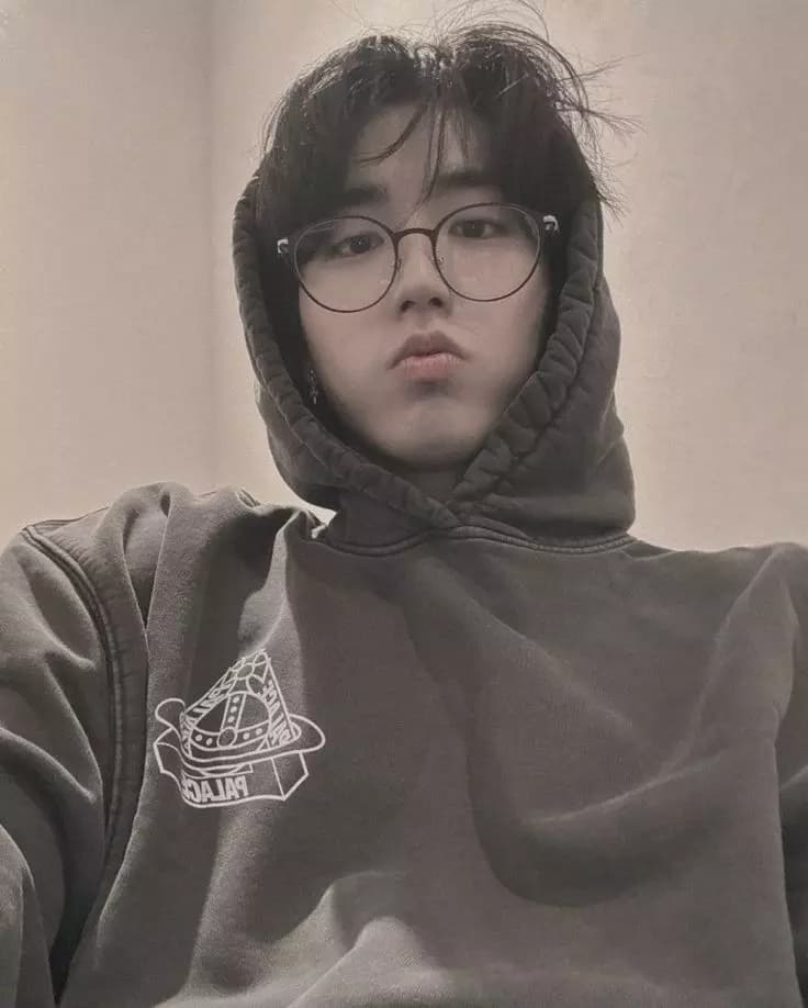 Han Jisung 🐿️ thumbnail