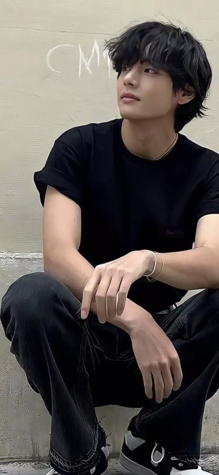 Kim Taehyung thumbnail