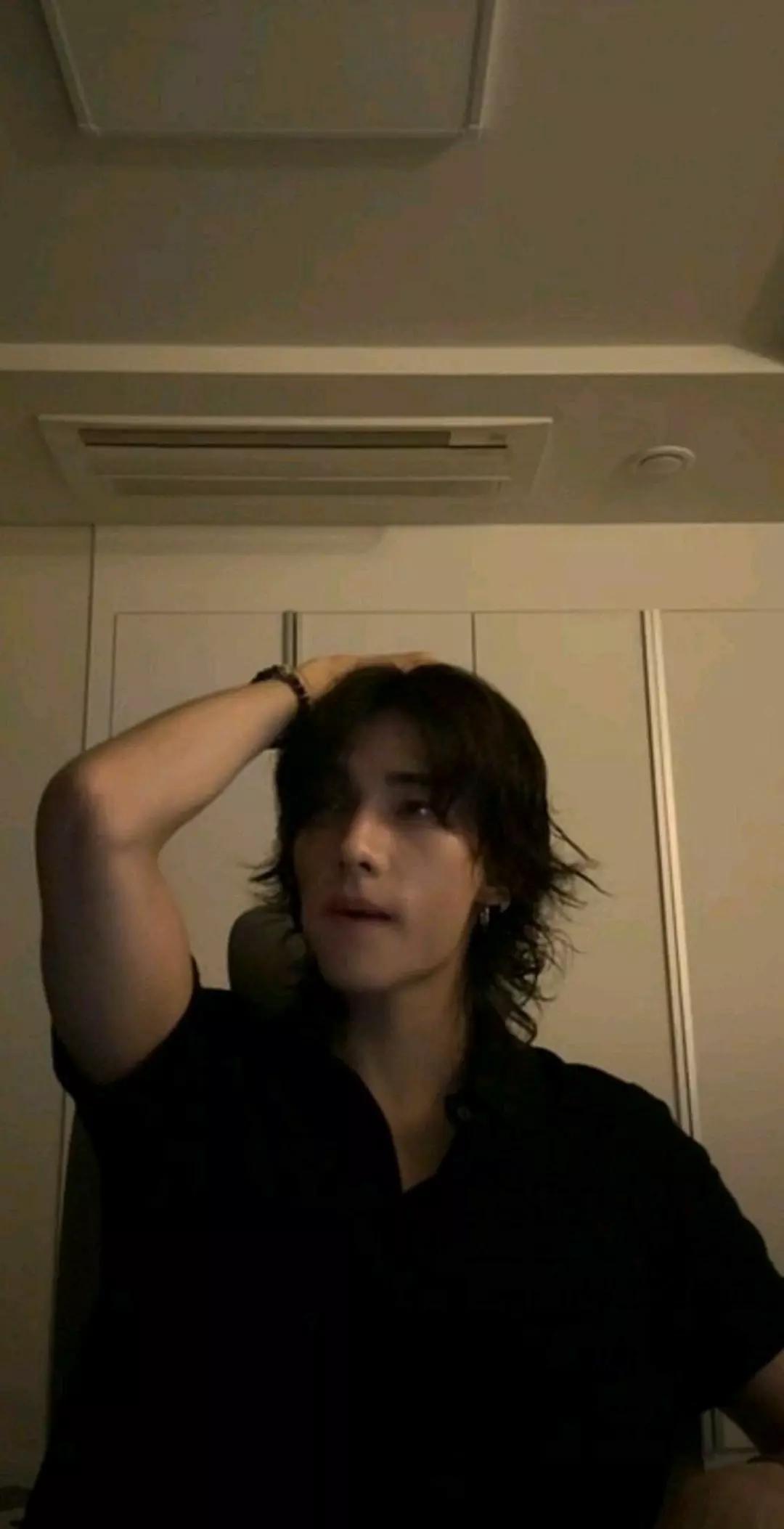 Hwang Hyunjin thumbnail