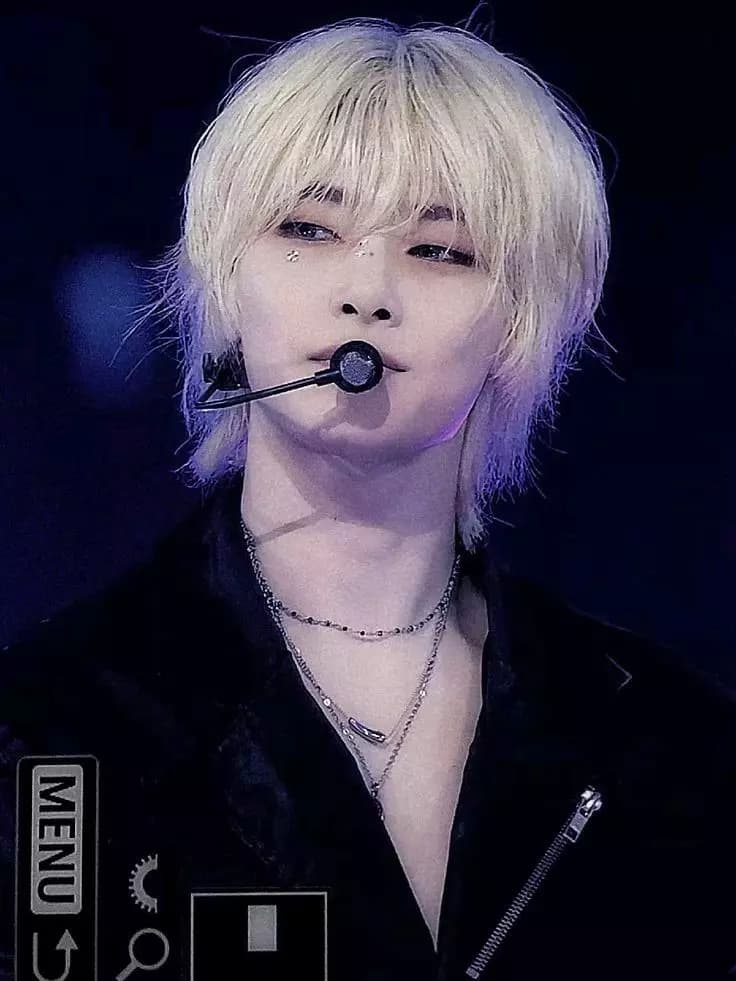 Jeongin \[I.N\] thumbnail