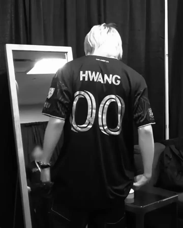 Hwang Hyunjin  thumbnail