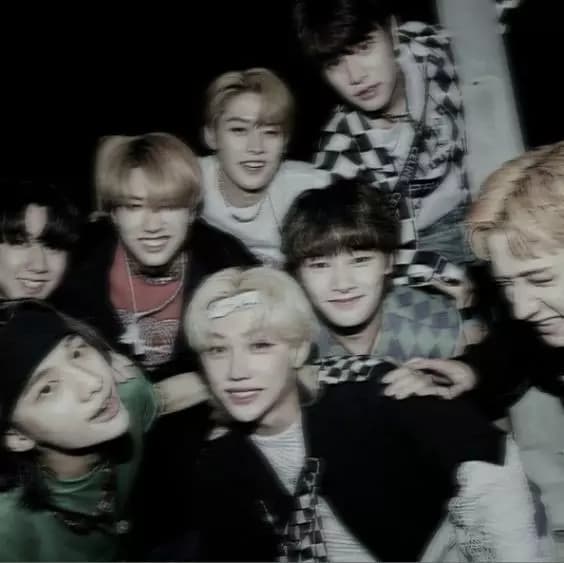 Stray kids thumbnail