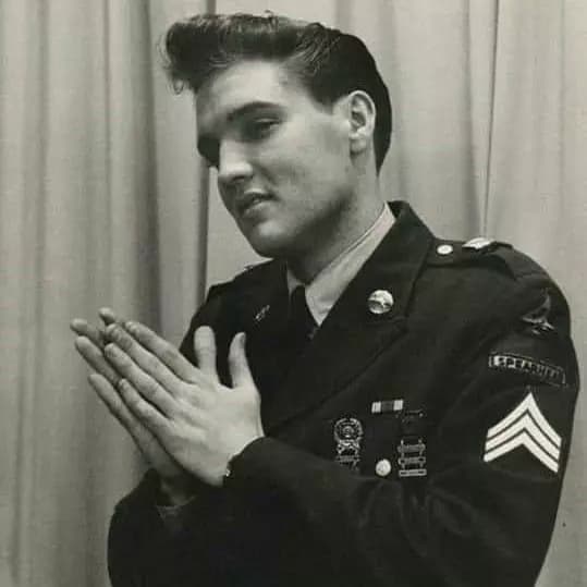 Elvis Presley thumbnail