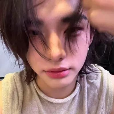 Hwang Hyunjin thumbnail
