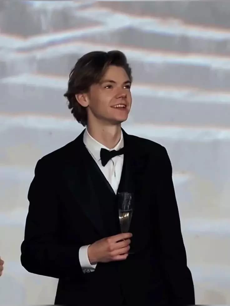 Thomas Sangster  thumbnail