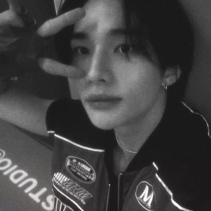 Hwang Hyunjin thumbnail