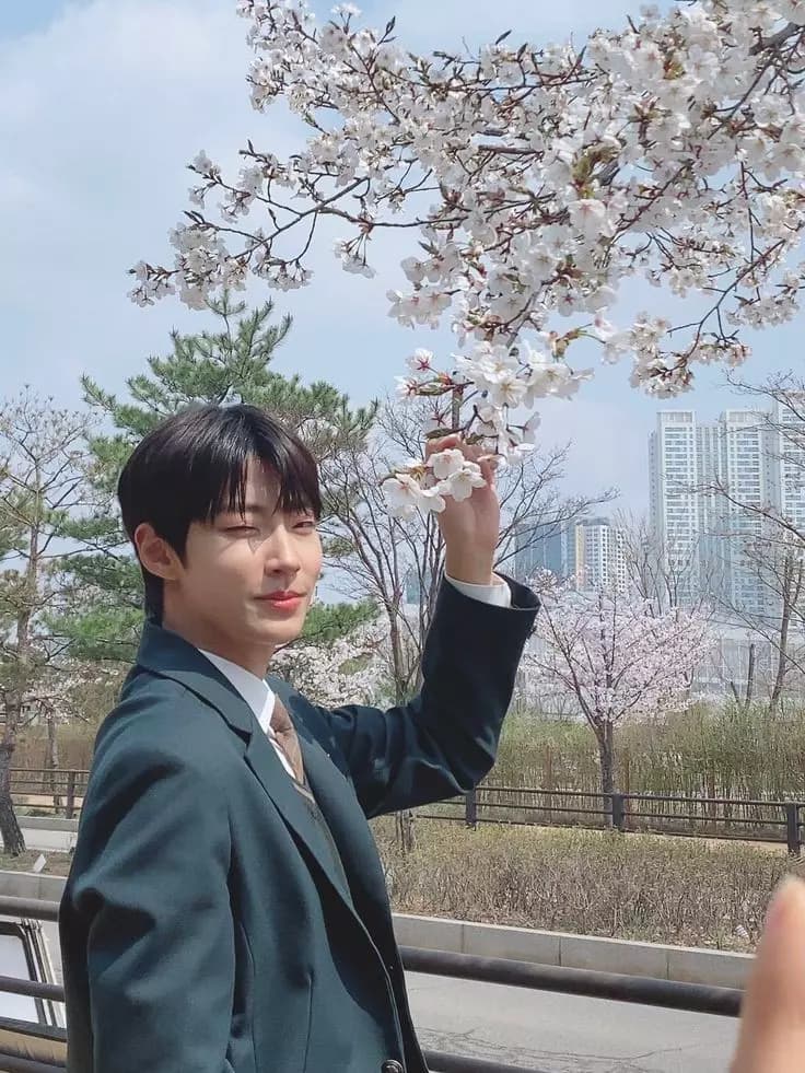 Hwang Inyoup thumbnail