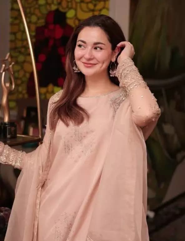 Hania amir (Beautiful Pakistani actress) thumbnail